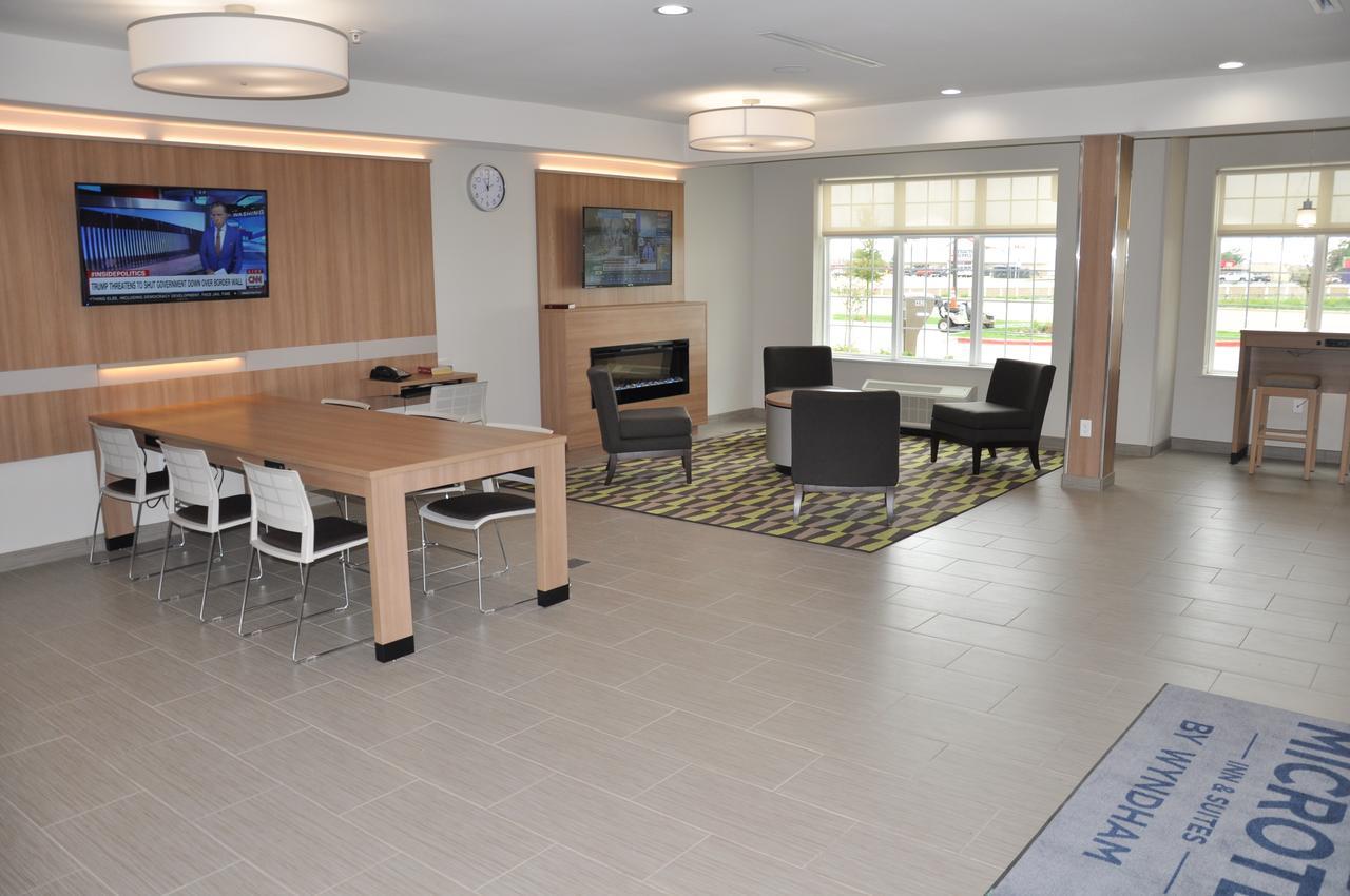 Microtel Inn & Suites By Wyndham Lubbock Extérieur photo